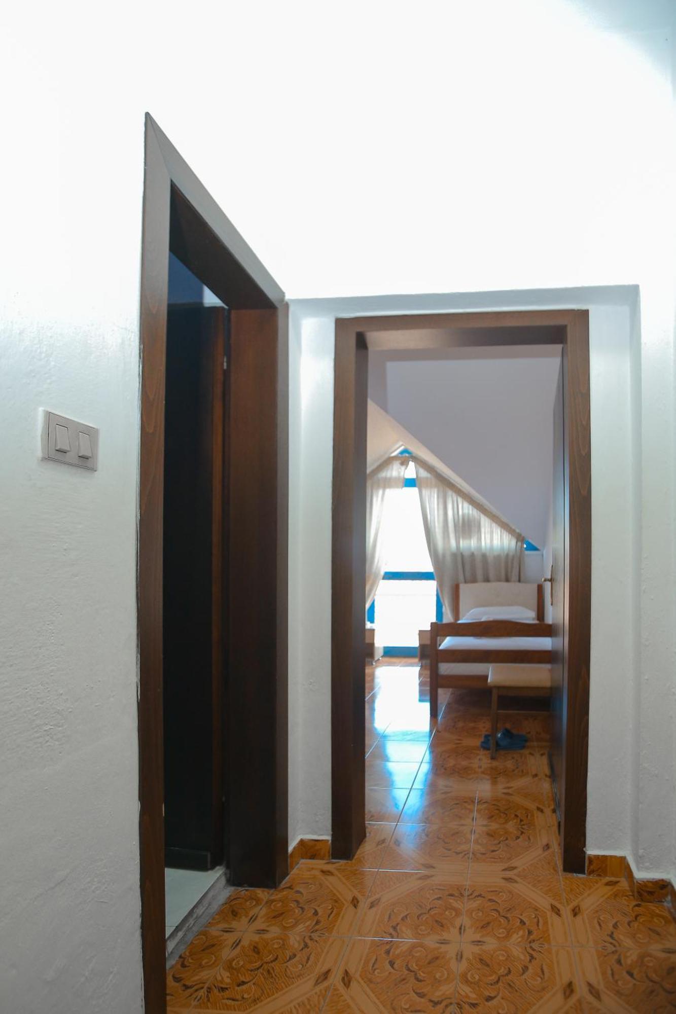Hotel Ambasador Bahçallëk 外观 照片